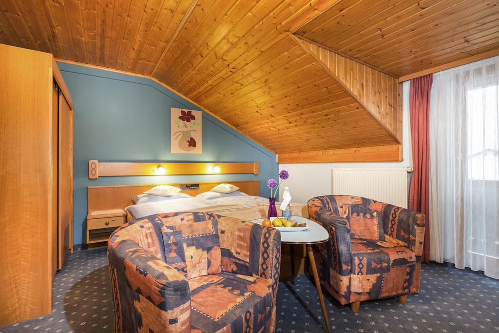 Genusshotel Hohenbogen Нойкірхен-байм-Гайліґен-Блут Екстер'єр фото